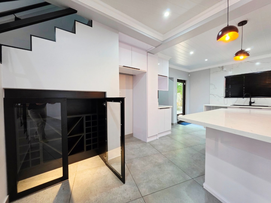 5 Bedroom Property for Sale in Langenhovenpark Free State